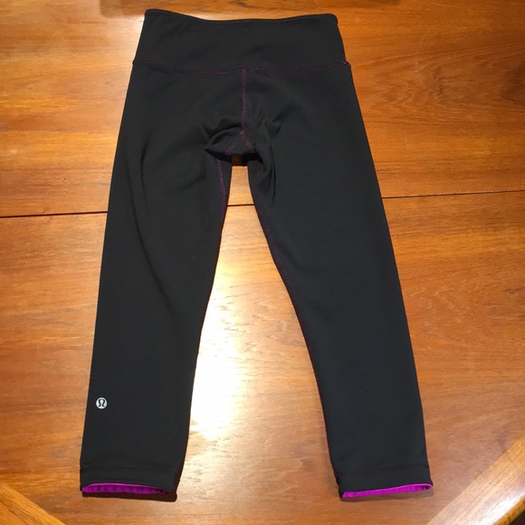 lululemon athletica Pants - Lululemon reversible black and hot pink cropped leggings size 4
